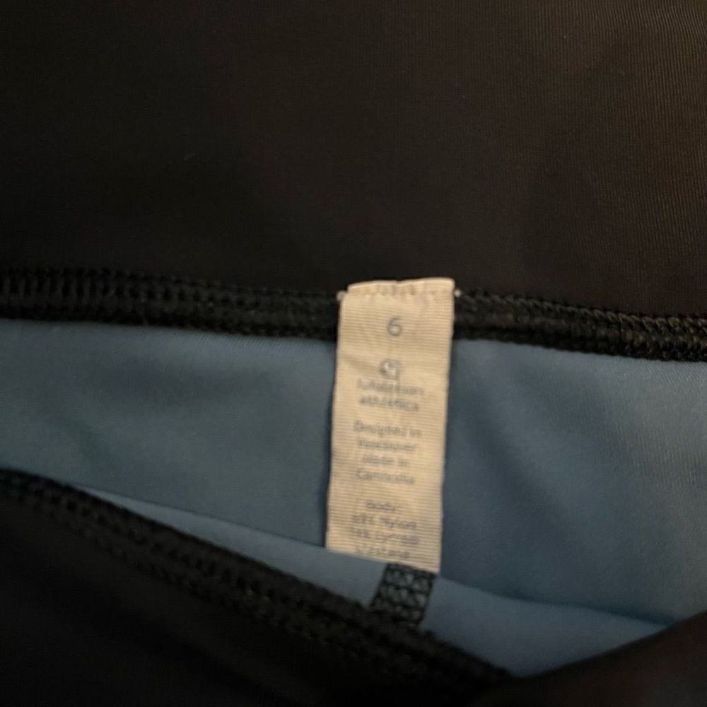 Lululemon Blue Pattern Athletic Biker Shorts Women 6 - Picture 3 of 4